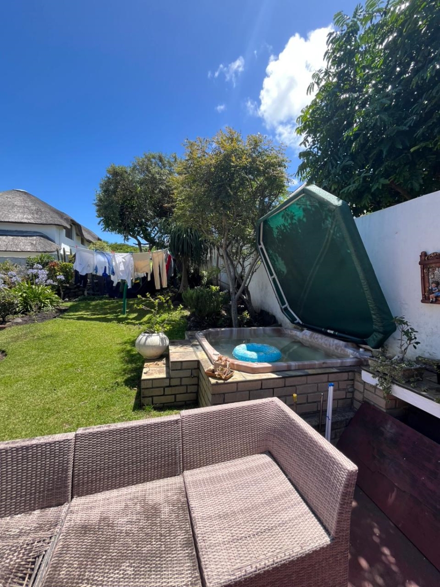 3 Bedroom Property for Sale in Cove Rock Eastern Cape